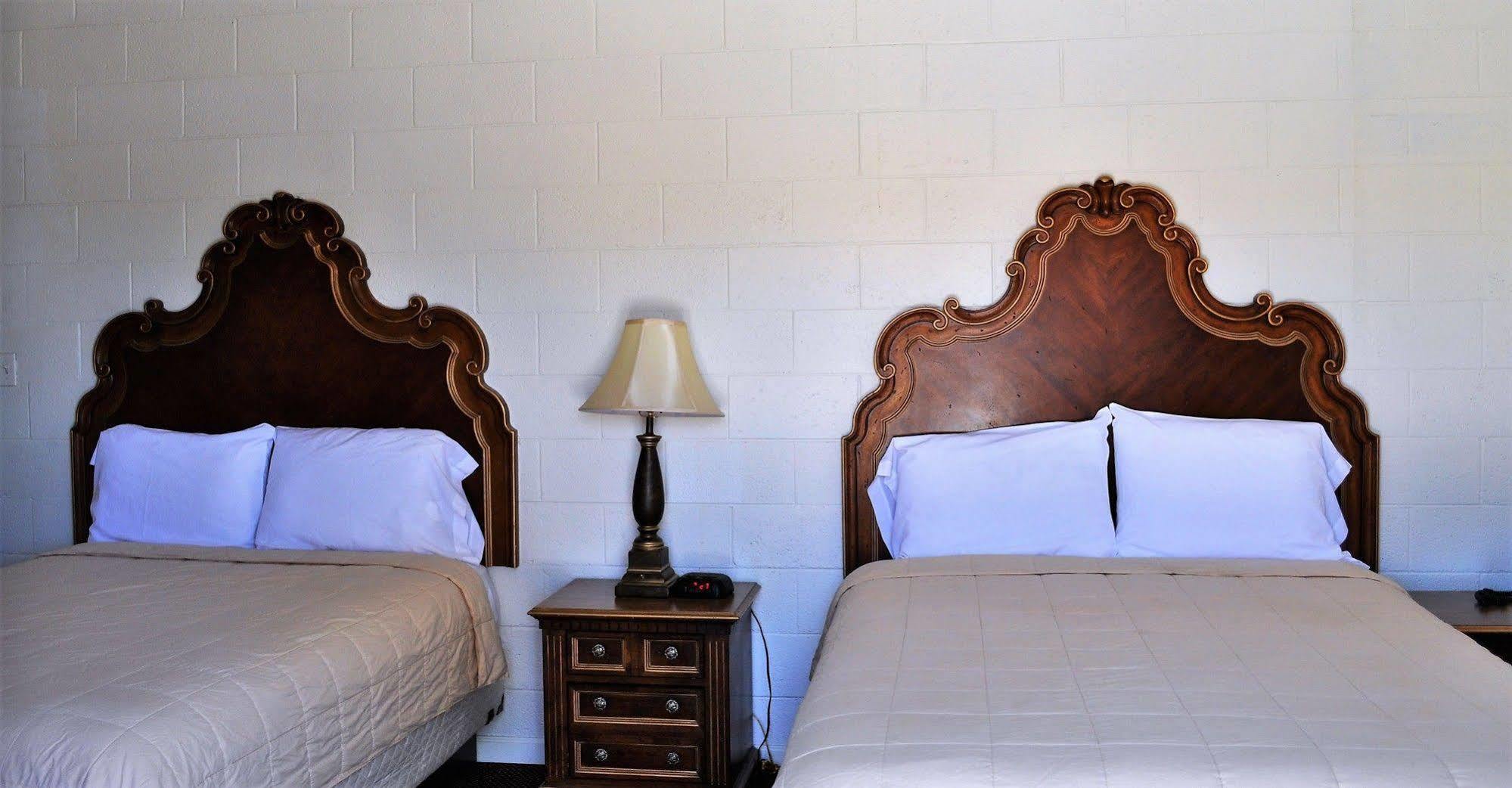 A Nights Inn Ridgecrest Εξωτερικό φωτογραφία